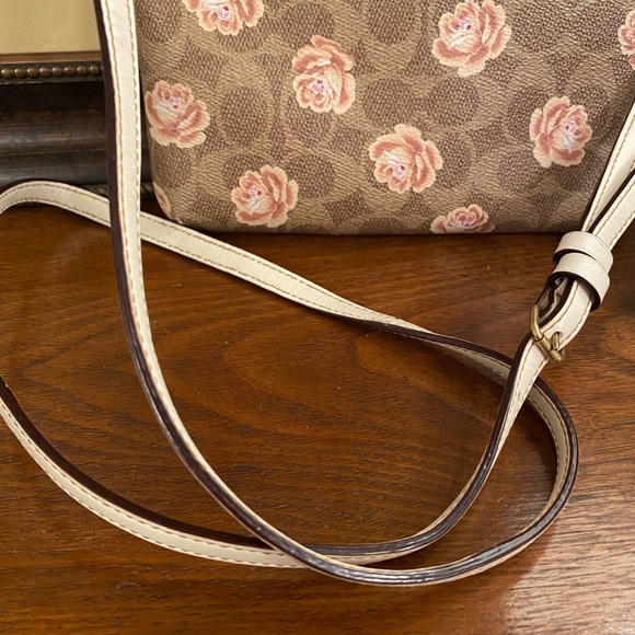 Rare Coach Rose Canvas Crossbody, Adjustable Strap, Interior/Exterior Pockets - Picture 5 of 8